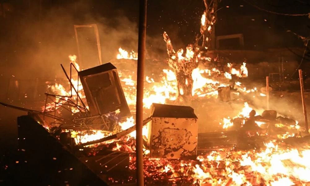 Σοκαριστικές εικόνες από τη φωτιά στη Μόρια-Άραβες καταγγέλλουν Αφγανούς